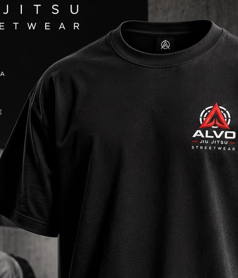 Camiseta ALVO streetwear kanji nas costas preta, frente