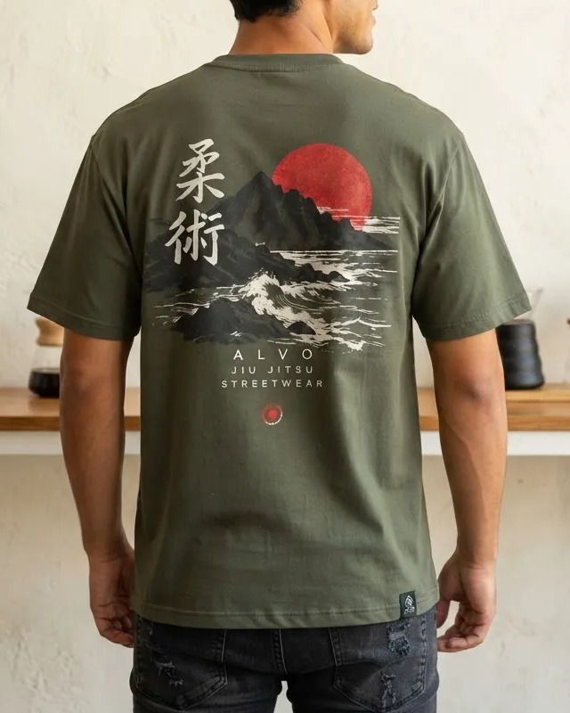 Camiseta ALVO streetwear montanhas verde militar, costas
