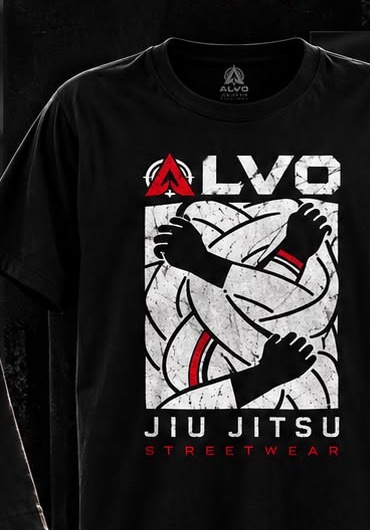 Camiseta ALVO streetwear pegadas preta, frente